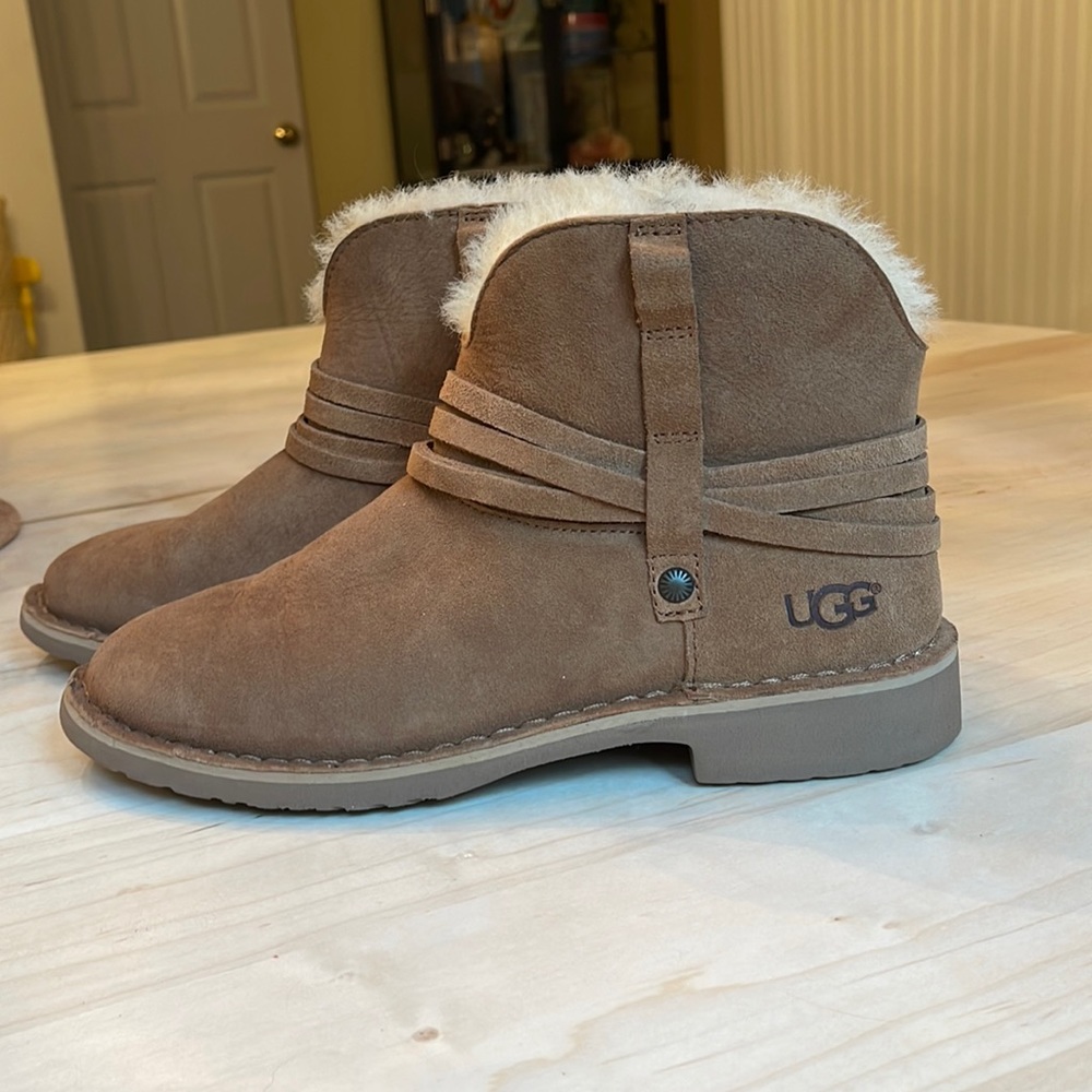 Ugg short bootie never been worn brand new tan suede size 8